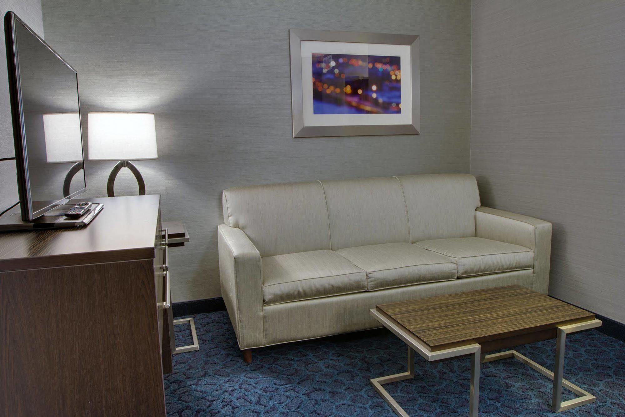 Holiday Inn Express Sidney By Ihg Esterno foto