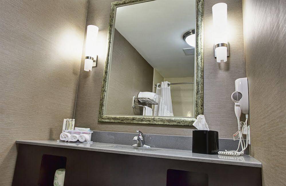 Holiday Inn Express Sidney By Ihg Esterno foto